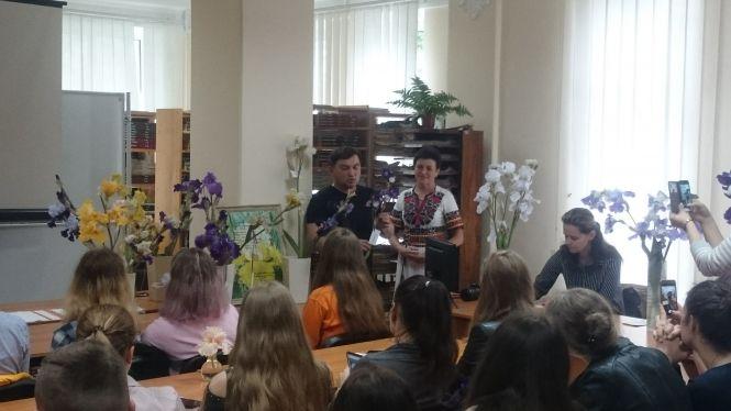 Новини Тернополя - фото з Як обласна універсальна наукова бібліотека перетворилась на оранжерею Як обласна універсальна наукова бібліотека перетворилась на оранжерею, фото №11 на сайті 20minut.ua