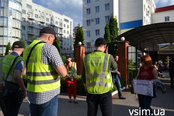 Новини Хмельницького - фото з Іграшки, димові шашки та вибачення від поліції: у Хмельницькому пройшла акція «Безкарність вбиває» (ФОТО, ВІДЕО) Іграшки, димові шашки та вибачення від поліції: у Хмельницькому пройшла акція «Безкарність вбиває» (ФОТО, ВІДЕО), фото №2 на сайті vsim.ua