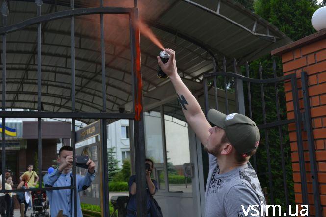 Новини Хмельницького - фото з Іграшки, димові шашки та вибачення від поліції: у Хмельницькому пройшла акція «Безкарність вбиває» (ФОТО, ВІДЕО) Іграшки, димові шашки та вибачення від поліції: у Хмельницькому пройшла акція «Безкарність вбиває» (ФОТО, ВІДЕО), фото №14 на сайті vsim.ua