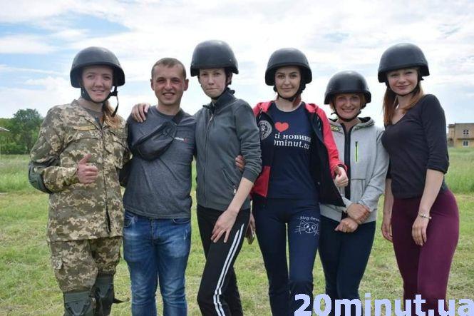 Новини Тернополя - фото з «Страх, паніка, адреналін»: як журналістка тікала від «вибухів» і вперше стріляла з бойової зброї «Страх, паніка, адреналін»: як журналістка тікала від «вибухів» і вперше стріляла з бойової зброї, фото №6 на сайті 20minut.ua