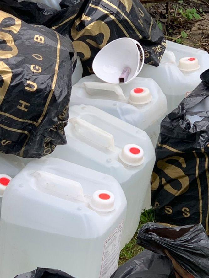 Новини Хмельницького - фото з "Горілка" на розлив. У Хмельницькому "накрили" підпільний алкоцех "Горілка" на розлив. У Хмельницькому "накрили" підпільний алкоцех, фото №3 на сайті vsim.ua