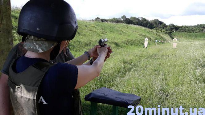 Новини Тернополя - фото з «Страх, паніка, адреналін»: як журналістка тікала від «вибухів» і вперше стріляла з бойової зброї «Страх, паніка, адреналін»: як журналістка тікала від «вибухів» і вперше стріляла з бойової зброї, фото №4 на сайті 20minut.ua