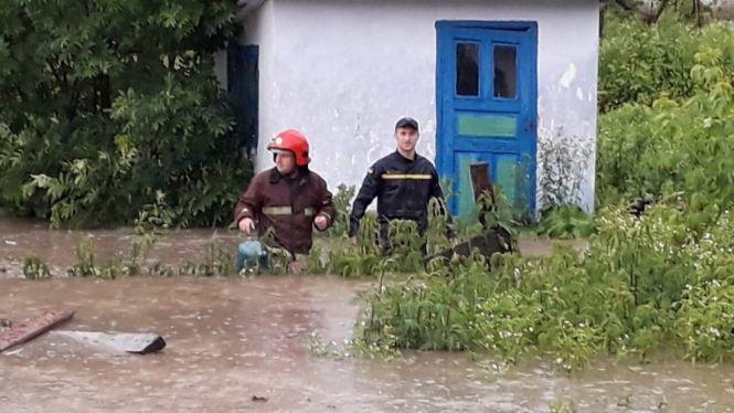 Новини Вінниці - фото з Негода в області: підтоплено дві дороги, на одній із них обмежили рух Негода в області: підтоплено дві дороги, на одній із них обмежили рух, фото №4 на сайті 20minut.ua