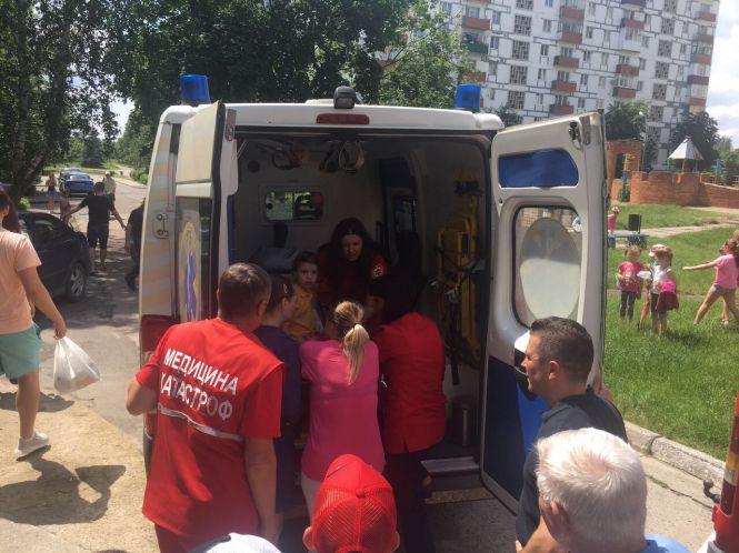 Новини Хмельницького - фото з У Нетішині з палаючої багатоповерхівки врятували двох жінок та дитину (ФОТО) У Нетішині з палаючої багатоповерхівки врятували двох жінок та дитину (ФОТО), фото №1 на сайті vsim.ua