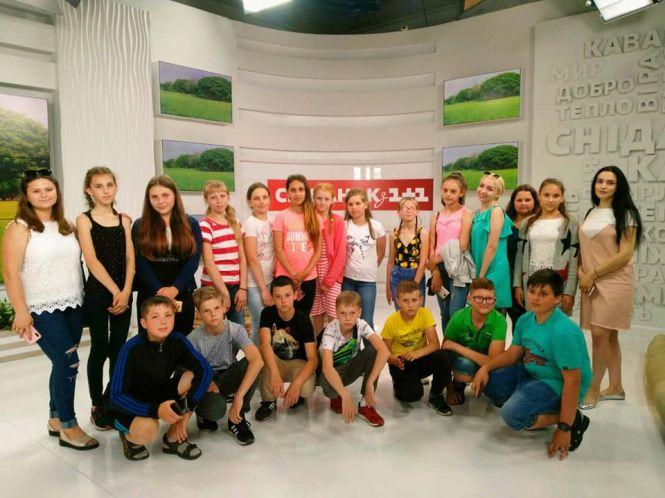 Учні дубовомахаринецької школи побували на 1+1 та  НСК Олімпійський, фото №2 на сайті 20minut.ua