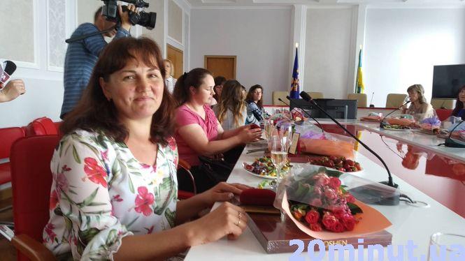 Новини Тернополя - фото з Чотирнадцять "героїчних" мамів: жінки із Теропільщини отримали почесні відзнаки Чотирнадцять "героїчних" мамів: жінки із Теропільщини отримали почесні відзнаки, фото №1 на сайті 20minut.ua