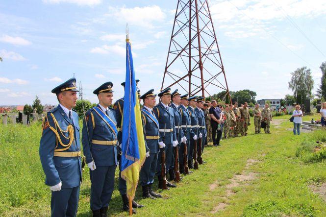 Літаки в небі над Вінницею: так вшанували пам'ять героя України Костянтина Могилка, фото №2 на сайті 20minut.ua
