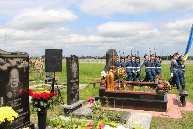 Літаки в небі над Вінницею: так вшанували пам'ять героя України Костянтина Могилка, фото №4 на сайті 20minut.ua