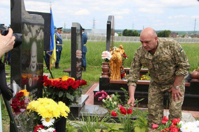 Літаки в небі над Вінницею: так вшанували пам'ять героя України Костянтина Могилка, фото №3 на сайті 20minut.ua