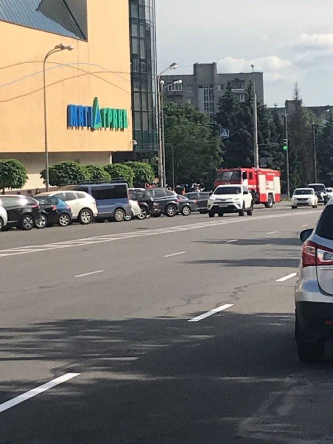 Новини Вінниці - фото з Шок, Скайпарк, Магігранд, Мегамол… У Вінниці знову шукають міни в торговельних центрах Шок, Скайпарк, Магігранд, Мегамол… У Вінниці знову шукають міни в торговельних центрах, фото №3 на сайті 20minut.ua