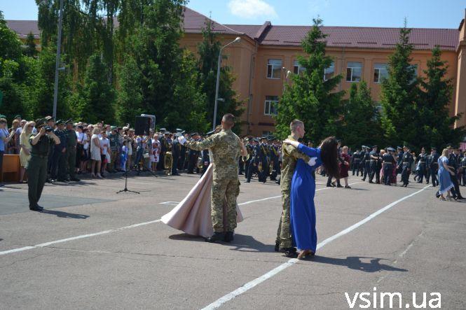 Під дзвін монет з прикордонної академії випустили 350 молодих лейтенантів (ФОТО, ВІДЕО), фото №17 на сайті vsim.ua