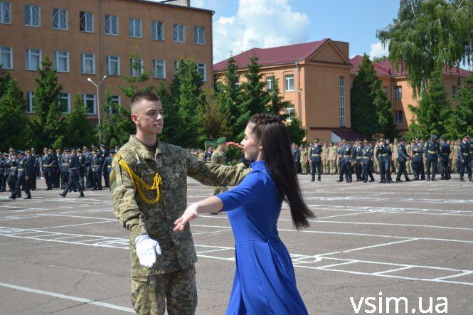Під дзвін монет з прикордонної академії випустили 350 молодих лейтенантів (ФОТО, ВІДЕО), фото №16 на сайті vsim.ua