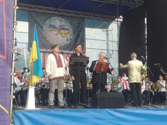Новини Тернополя - фото з Реконструкція бою та святковий концерт: в Ягільниці відзначають 100-річча Чортківської офензиви Реконструкція бою та святковий концерт: в Ягільниці відзначають 100-річча Чортківської офензиви, фото №1 на сайті 20minut.ua