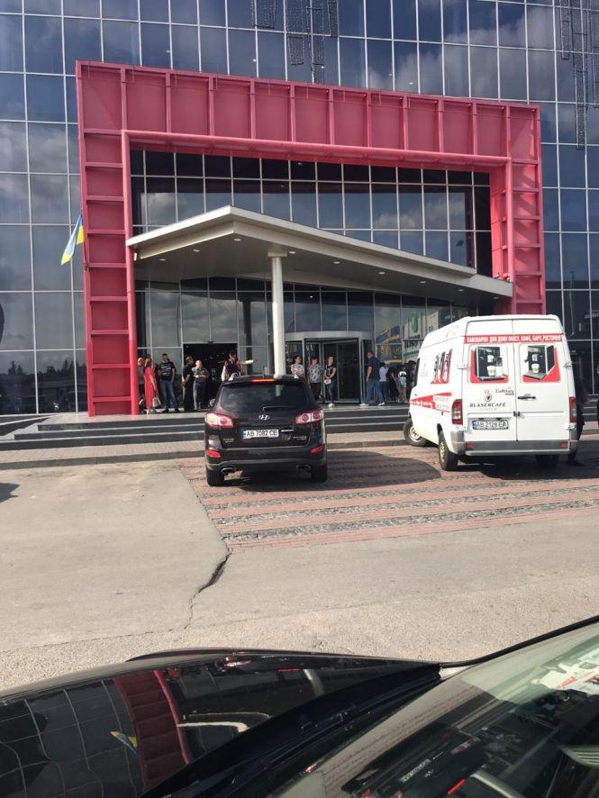 Новини Вінниці - фото з Шок, Скайпарк, Магігранд, Мегамол… У Вінниці знову шукають міни в торговельних центрах Шок, Скайпарк, Магігранд, Мегамол… У Вінниці знову шукають міни в торговельних центрах, фото №4 на сайті 20minut.ua