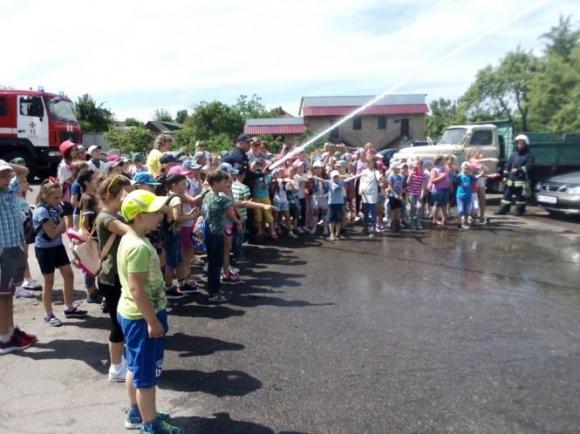 Рятувальники провели для школярів екскурсію пожежною частиною, фото №3 на сайті 20minut.ua