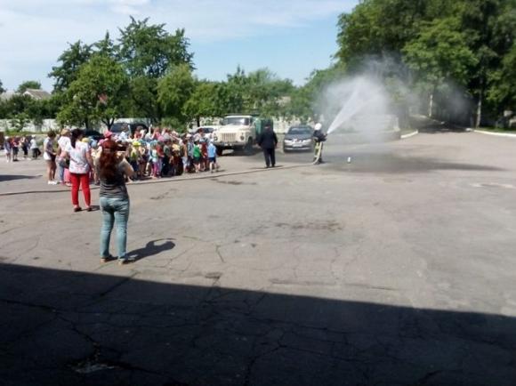 Рятувальники провели для школярів екскурсію пожежною частиною, фото №2 на сайті 20minut.ua