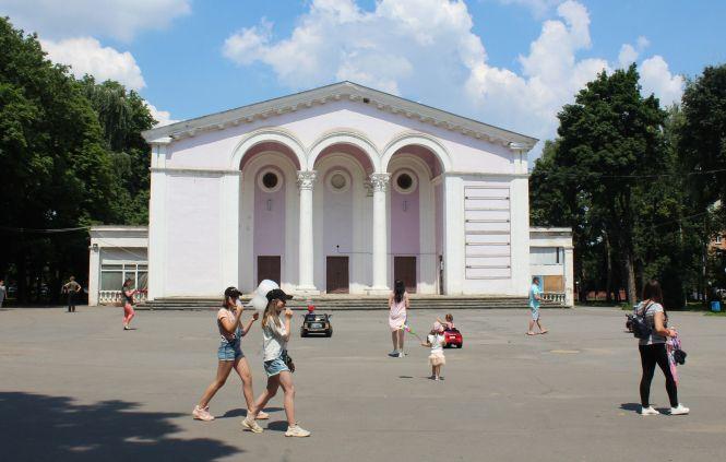 Новини Вінниці - фото з Кінотеатри-сараї, вічний «Амбрось» і сварка з владою. Як у Вінниці з’явилося кіно? Кінотеатри-сараї, вічний «Амбрось» і сварка з владою. Як у Вінниці з’явилося кіно?, фото №6 на сайті 20minut.ua