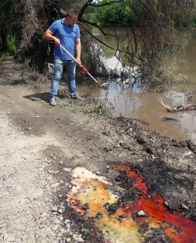 Хімікати, що забруднили річку Рось, були вкрадені у Козятинському районі, фото №3 на сайті 20minut.ua