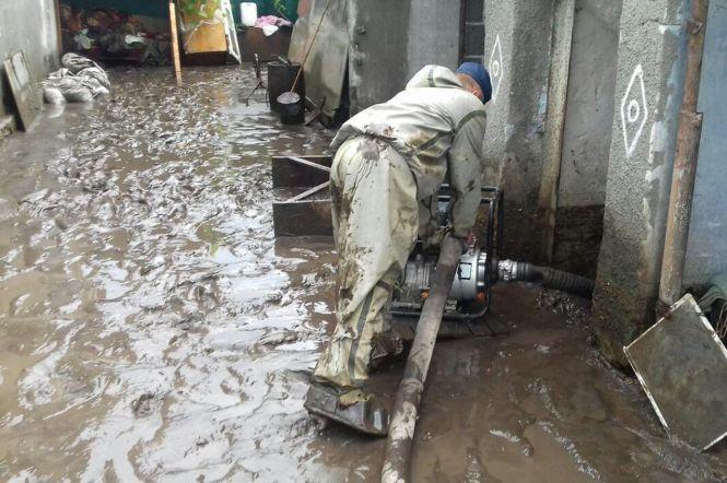 Негода на Хмельниччині: рятувальники продовжують ліквідовувати наслідки, фото №6 на сайті vsim.ua