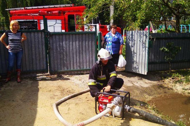 Негода на Хмельниччині: рятувальники продовжують ліквідовувати наслідки, фото №3 на сайті vsim.ua