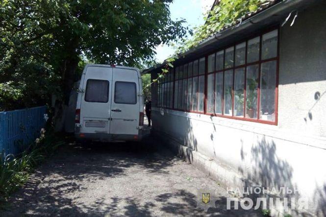 Новини Тернополя - фото з На Тернопільщині водій буса збив насмерть чоловіка і втік з місця пригоди На Тернопільщині водій буса збив насмерть чоловіка і втік з місця пригоди, фото №2 на сайті 20minut.ua