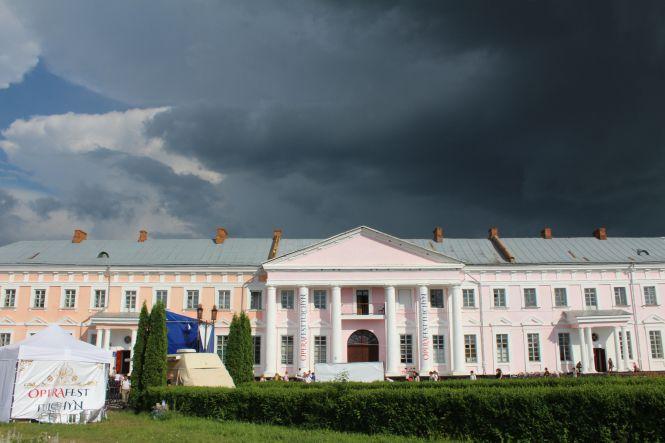 Новини Вінниці - фото з Балет-казка, вогні Бродвею і селфі з Гройсманом. Яким був останній день OPERAFEST TULCHYN-2019 Балет-казка, вогні Бродвею і селфі з Гройсманом. Яким був останній день OPERAFEST TULCHYN-2019, фото №1 на сайті 20minut.ua