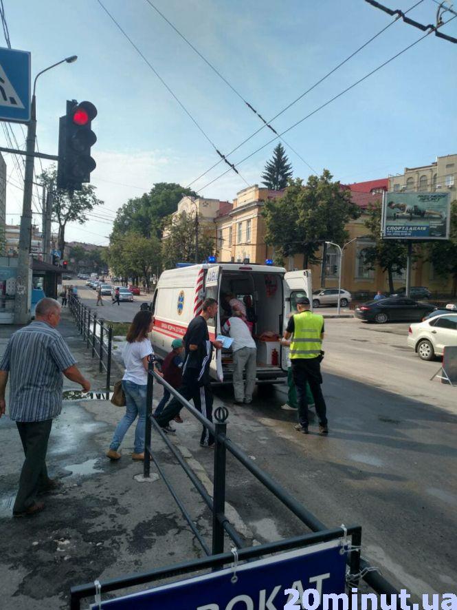 На дівчинку, яку в червні 2018-ого року на Острозького збила маршрутка, чекає третя операція (оновлено), фото №1 на сайті 20minut.ua