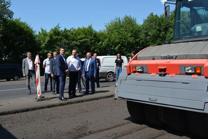Новини Вінниці - фото з Ремонт траси М-12: понад 5 кілометрів нової дороги, тротуари та автобусні павільйони Ремонт траси М-12: понад 5 кілометрів нової дороги, тротуари та автобусні павільйони, фото №1 на сайті 20minut.ua