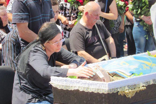 Новини Козятина - фото з «Залишився воїном до останнього подиху»: у Козятині прощалися з героєм Максимом Олексюком «Залишився воїном до останнього подиху»: у Козятині прощалися з героєм Максимом Олексюком, фото №1 на сайті 20minut.ua