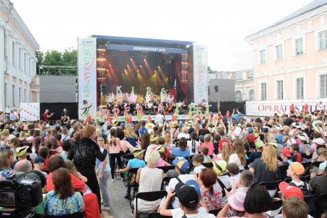 Новини Вінниці - фото з Лариса Білозір: «На «KIDS OPERAFEST» ми встановили рекорд» (Прес-служба Лариси Білозір) Лариса Білозір: «На «KIDS OPERAFEST» ми встановили рекорд» (Прес-служба Лариси Білозір), фото №2 на сайті 20minut.ua