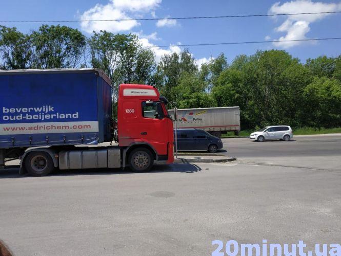 Тернополянин позивається до суду через штраф, який отримав за проїзд на знак, якого немає, фото №2 на сайті 20minut.ua