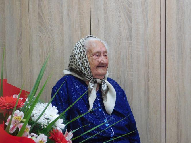 Новини Хмельницького - фото з “Їли гнилу бараболю, але не пухли”: 100-річна Марія Войчишена із Хмельницького розповіла про своє непросте життя “Їли гнилу бараболю, але не пухли”: 100-річна Марія Войчишена із Хмельницького розповіла про своє непросте життя, фото №1 на сайті vsim.ua