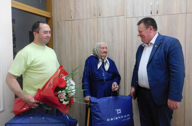 Новини Хмельницького - фото з “Їли гнилу бараболю, але не пухли”: 100-річна Марія Войчишена із Хмельницького розповіла про своє непросте життя “Їли гнилу бараболю, але не пухли”: 100-річна Марія Войчишена із Хмельницького розповіла про своє непросте життя, фото №4 на сайті vsim.ua