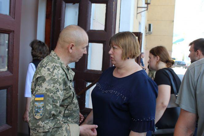 Новини Вінниці - фото з Незадовго до катастрофи запропонував коханій руку і серце. В останню путь провели льотчика, який загинув у польоті Незадовго до катастрофи запропонував коханій руку і серце. В останню путь провели льотчика, який загинув у польоті, фото №7 на сайті 20minut.ua