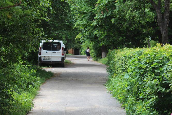 Новини Вінниці - фото з «Наш двір нарізали депутату». Як жителі на Пирогова втрачають своє подвір’я «Наш двір нарізали депутату». Як жителі на Пирогова втрачають своє подвір’я, фото №5 на сайті 20minut.ua