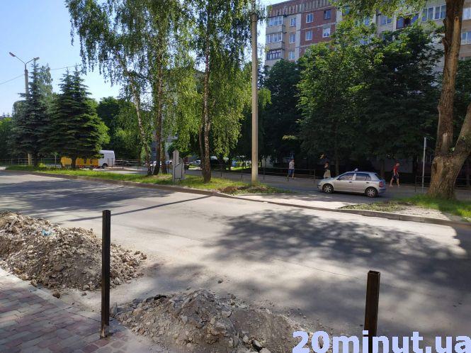 Новини Тернополя - фото з "Нарешті ми не камікадзе": на Коновальця встановлюють довгоочікувану "зебру". Де бракує пішохідного переходу? "Нарешті ми не камікадзе": на Коновальця встановлюють довгоочікувану "зебру". Де бракує пішохідного переходу?, фото №1 на сайті 20minut.ua