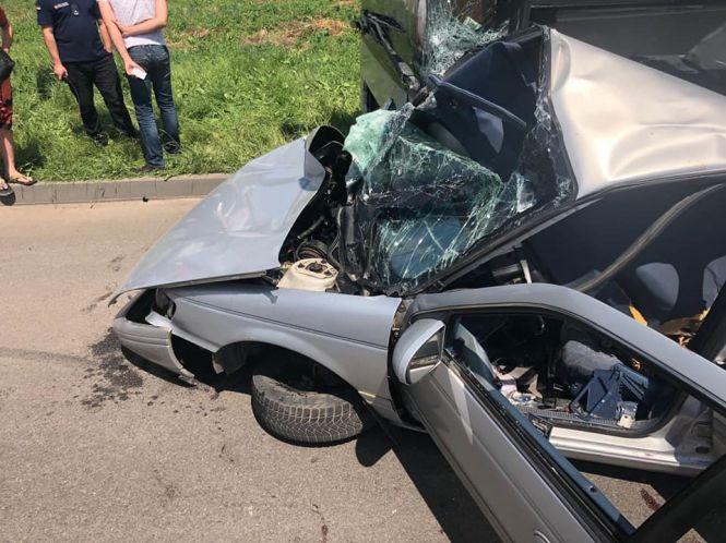 На Немирівському шосе зіткнувся легковик та автобус з 11 пасажирами, фото №3 на сайті 20minut.ua