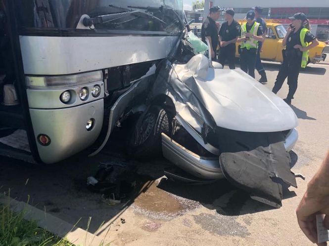 На Немирівському шосе зіткнувся легковик та автобус з 11 пасажирами, фото №5 на сайті 20minut.ua