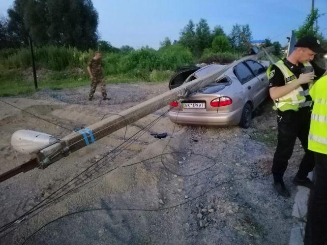 Новини Хмельницького - фото з На Прибузькій “Daewoo” протаранив електроопору: травмувався водій На Прибузькій “Daewoo” протаранив електроопору: травмувався водій, фото №2 на сайті vsim.ua