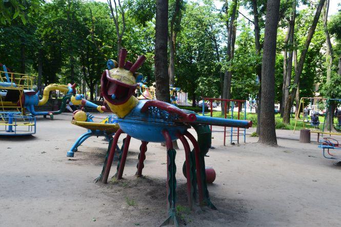 Новини Хмельницького - фото з Ремонт за 100 тисяч: хто і як відновлює скульптури в сквері Шевченка Ремонт за 100 тисяч: хто і як відновлює скульптури в сквері Шевченка, фото №6 на сайті vsim.ua