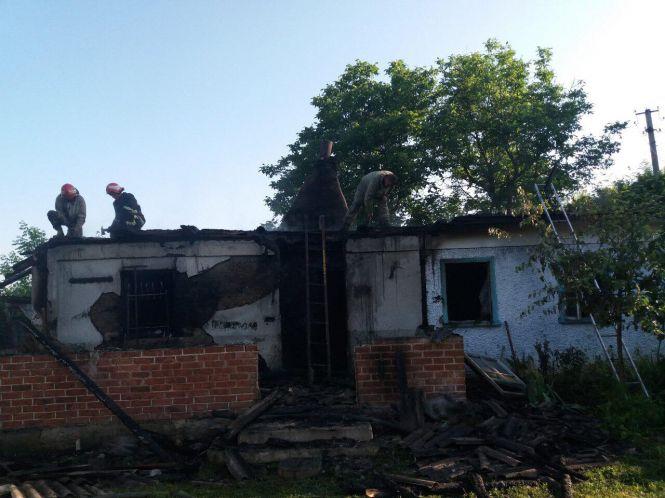 Новини Вінниці - фото з Семирічний вінничанин грався з сірниками. Будинок гасили на двох пожежних машинах Семирічний вінничанин грався з сірниками. Будинок гасили на двох пожежних машинах, фото №3 на сайті 20minut.ua
