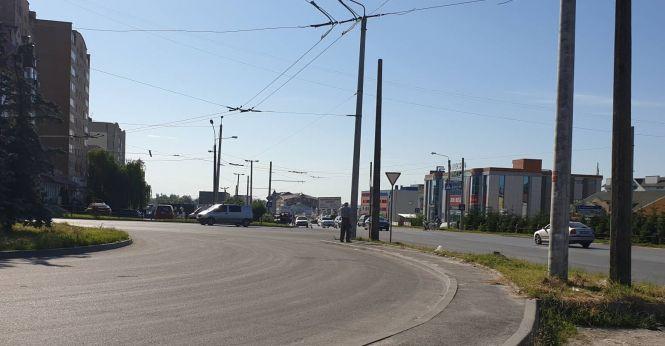 Біля комплексу «Глобус» аварія: на перехресті водій Daewoo збив пенсіонерку, фото №1 на сайті 20minut.ua