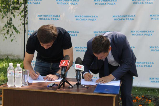 Новини Житомира - фото з Житомирська міська влада підписала з ЄБРР угоду по кредиту на 50 нових тролейбусів Житомирська міська влада підписала з ЄБРР угоду по кредиту на 50 нових тролейбусів, фото №2 на сайті 20minut.ua