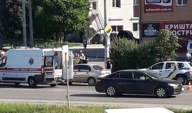 Біля комплексу «Глобус» аварія: на перехресті водій Daewoo збив пенсіонерку, фото №2 на сайті 20minut.ua