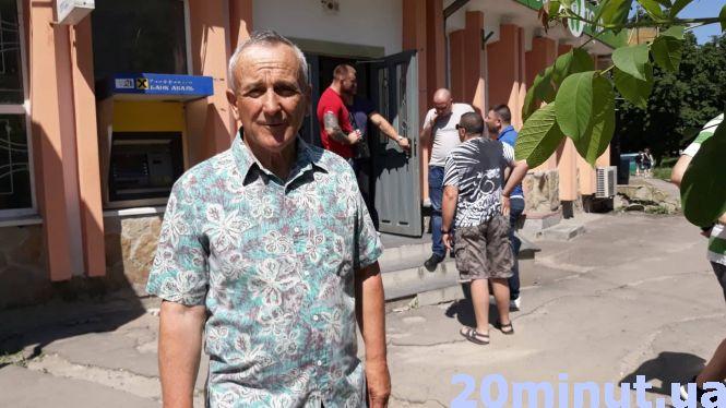 На 15 Квітня рейдерське захоплення, скаржиться тернополянин. Колектори кажуть, що забирають за борги, фото №1 на сайті 20minut.ua