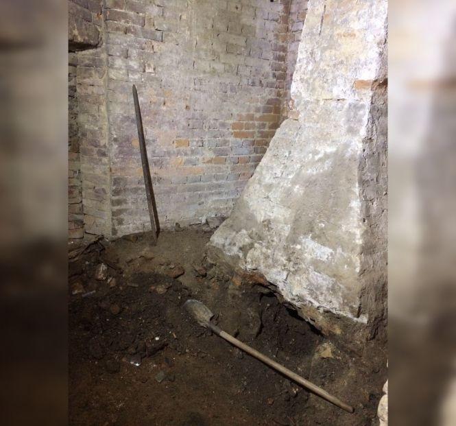 Знахідка в катакомбах. Під Соборною знайшли піч, яка гріла стіни костелу, фото №1 на сайті 20minut.ua
