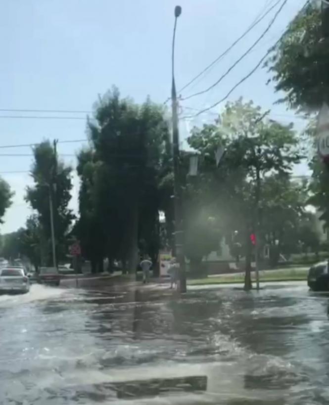 Новини Хмельницького - фото з Короткочасна злива затопила вулиці Хмельницького (ФОТО, ВІДЕО) Короткочасна злива затопила вулиці Хмельницького (ФОТО, ВІДЕО), фото №5 на сайті vsim.ua