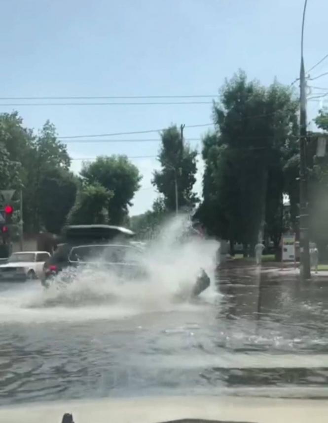 Новини Хмельницького - фото з Короткочасна злива затопила вулиці Хмельницького (ФОТО, ВІДЕО) Короткочасна злива затопила вулиці Хмельницького (ФОТО, ВІДЕО), фото №4 на сайті vsim.ua
