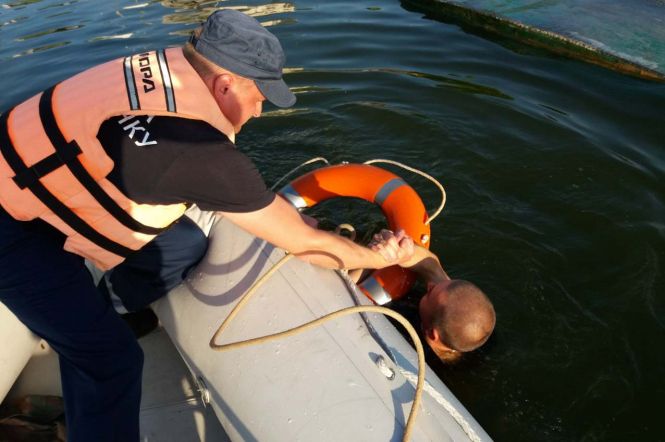 На Дністрі мало не втопилися двоє дорослих чоловіків на сайті vsim.ua На Дністрі мало не втопилися двоє дорослих чоловіків, фото №2 на сайті vsim.ua