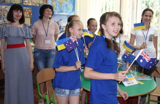 «Ви можете прийняти посла Австралії?»  Дипломат роздавала у Вінниці  кенгуру і коал, фото №9 на сайті 20minut.ua